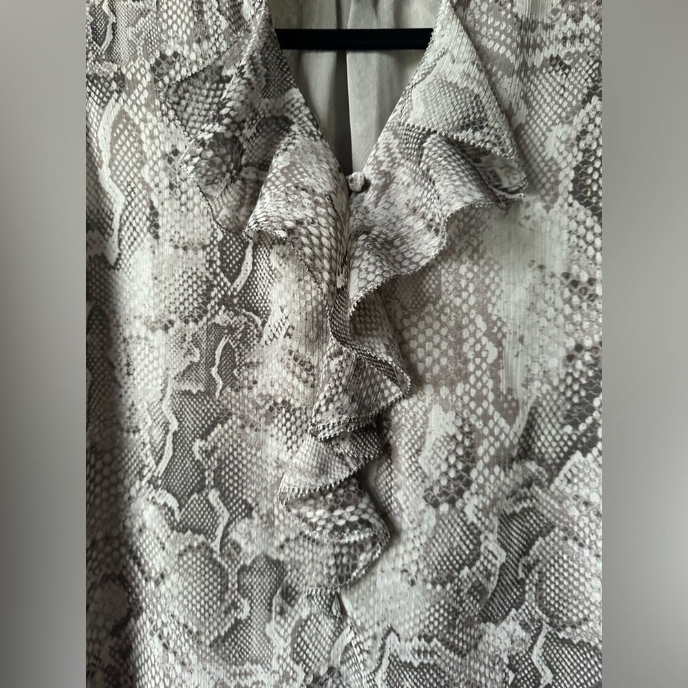 White House Black Market Python Ruffle Neck Shell top - Picture 8 of 11